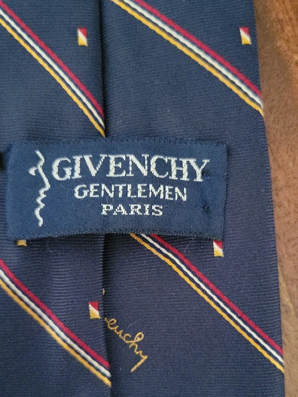 Givenchy elegant tie